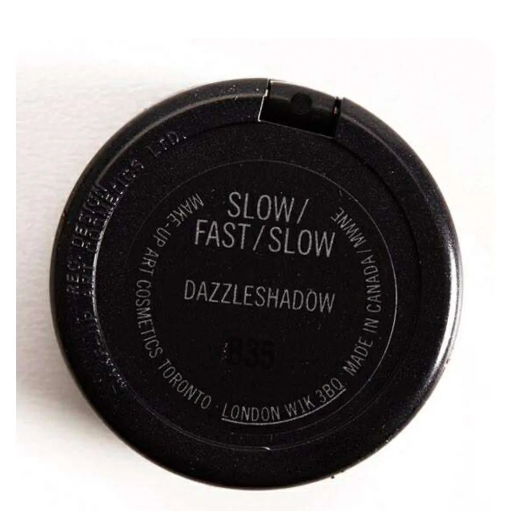 🧚‍♀️SLOW/FAST/SLOW Mac DISCONT. Dazzleshadow Eye Single NWT